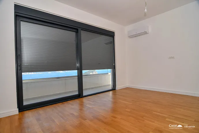 Luxuriöse Neubauvilla mit Panoramablick auf das Meer und die Altstadt von Budva